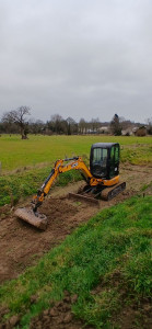 Photo de galerie - Mini-pelle de 2,7t prête à réaliser tout vos travaux 