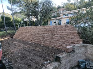 Photo de galerie - Mur de soutènement en bloc Vauban
