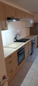 Photo de galerie - Pose d'une cuisine 5 meubles hauts , 5 meubles bas + électroménagers.