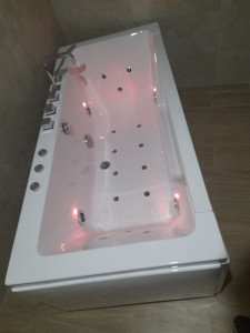 Photo de galerie - Installation baignoire balnéo 