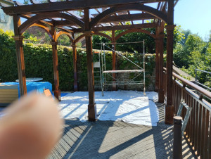 Photo de galerie - Lazures sur poutres pergola