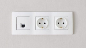 Photo de galerie - Réalisation de la pose de prise RJ45 et prise de courant 