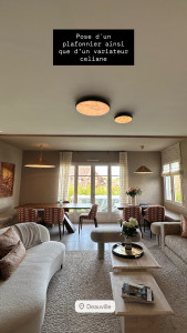 Photo de galerie - Pose d’un plafonnier en pierre et variateur Céliane pour l’ambiance tamisée