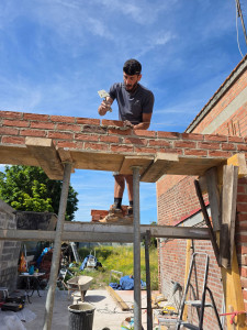 Photo de galerie - Montage des murs en briques travail propre et pro merci me contacter je suis a votre service 