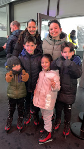 Photo de galerie - J’ai eu l’habitude maintenant depuis quelques années de m’occuper d’enfants, sur cette photo, ce sont mes cousins. J’aime beaucoup partager des moments avec eux et faire des activités en extérieur ou bien activités manuelles et ludique à la maison !
