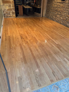 Photo de galerie - Pose + ponçage et vitrification 