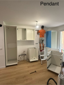 Photo de galerie - Montage d’une cuisine en cours (cuisine terminée photo suivante)