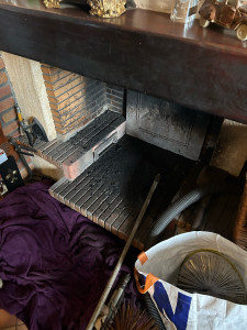 Photo de galerie - Ramonage de cheminée à foyer ouvert 