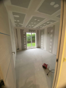 Photo de galerie - Pose du BA13 et bande 