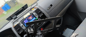 Photo de galerie - Montage carplay dans un transporteur T5 aménagé 