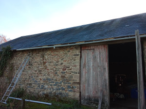 Photo de galerie - Installation de 20m de gouttière en 2 pentes.