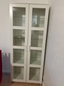 Photo de galerie - Montage vitrine Ikea 