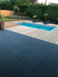 Photo de galerie - Terrasse bois , carrelage sur plots 