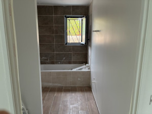 Photo de galerie - Après peinture mur et plafond/ blanc à l’airless 