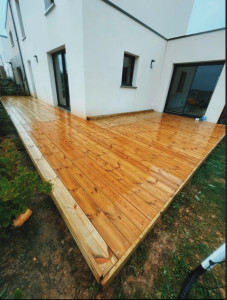 Photo de galerie - Terrasse bois pin classe 4 sur plot 