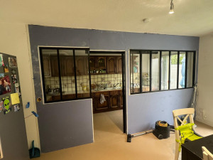 Photo de galerie - Pose de une cloison avec porte coulissante 
