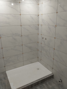 Photo de galerie - Pose receveur de douche encastrable et carrelage au mur