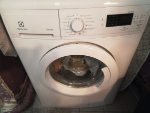 Photo de galerie - Ouverture hublot machine à laver.