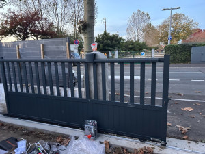 Photo de galerie - Installation, complète d’un Portail Coulissant ++