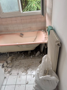 Photo de galerie - Rénovation complète de salle de bain (avant)