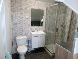 Photo de galerie - Réalisation d’une salle de bain complète, ( faïence,installation sanitaire, plomberie , sol …)