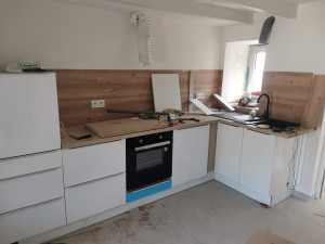 Photo de galerie - Pose d une cuisine ! rénovation agencement ! Carrelage, placo,électricité,sanitaire, sdb,peinture !