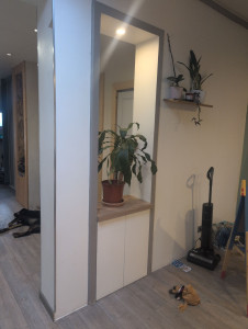 Photo de galerie - Séparation salon avec installation d'un meuble bar 