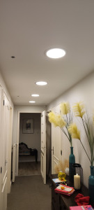 Photo de galerie - Downlight et lucioles domotisées.

capteur de mouvement qui contrôle spots downlight 
