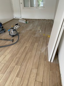 Photo de galerie - Pose carrelage style parquet 