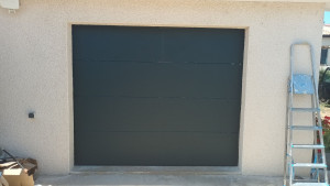 Photo de galerie - Pose porte de garage sonctienelle motorisé 