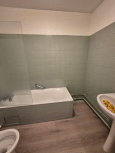 Photo de galerie - Peinture de faïence et pose pvc 