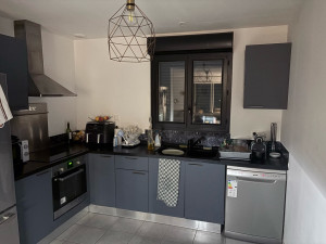 Photo de galerie - Rénovation de façades + plan de travail, peinture cadres de fenêtre