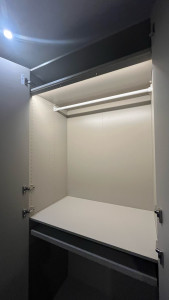 Photo de galerie - Montage dressing IKEA avec LED intérieur