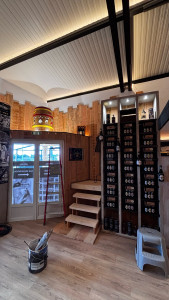 Photo de galerie - Installation éclairage indirecte dans un bar 