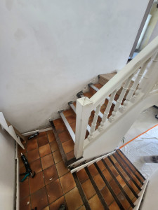 Photo de galerie - Préparation de l'escalier afin de recevoir un stratifié 