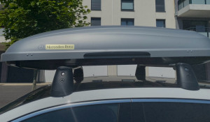 Photo de galerie - Loue barres et coffre de toit mercedeq