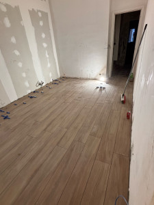 Photo de galerie - Carrelage effet parquet 