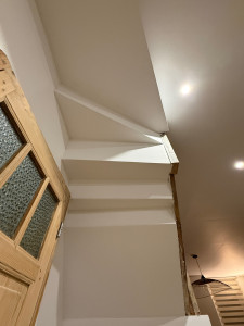 Photo de galerie - Création d’un habillage en Placoplâtre sous un escalier