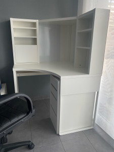 Photo de galerie - Bureau d’angle IKEA 