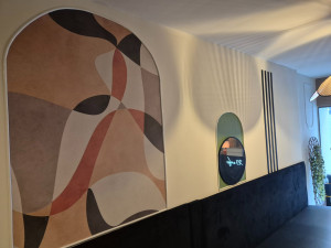 Photo de galerie - Rénovation murs complet pour un look plus moderne 
Ratissage enduit ,Peinture, pose de papier peint , pose de baguette de finition 