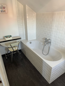 Photo de galerie - Remplacement d’une baignoire pose de tablier de baignoire puis pose faïence 