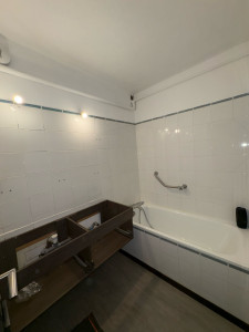 Photo de galerie - Rénovation complète salle de bain avant 