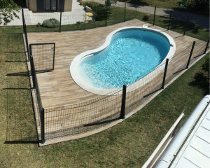 Photo de galerie - Entourage piscine imitation parquet 