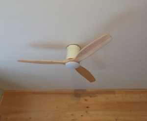 Photo de galerie - Montage et installation ventilateur plafond lames bois 