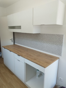 Photo de galerie - Montage et fixation meuble de cuisine sans découpe choix du client. 