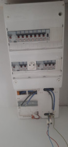 Photo de galerie - Installation et rénovation complète d’un tableau électrique avec mise en place des protections et organisation des différents circuits.