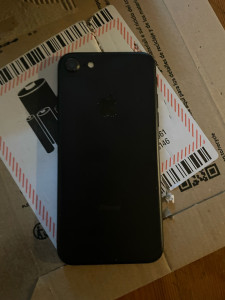 Photo de galerie - Bonjour je me propose pour changer des écran de téléphone batterie carte mère et tout se qui peux vous lâcher j’ai tout les outil pour