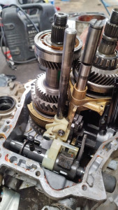 Photo de galerie - Dépose repose boîte de vitesse et remplacement des engrenages abîmé 