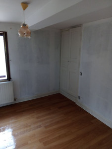 Photo de galerie - Décollage de papier et peinture fini 