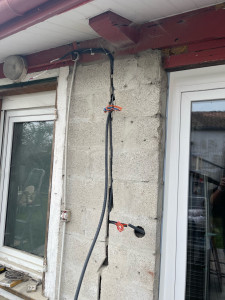 Photo de galerie - Création prise + éclairage terrasse avant crépis 